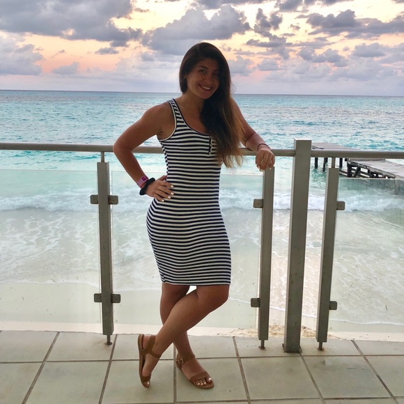 Meet your Posher, Daniela - Picture 3 of 3